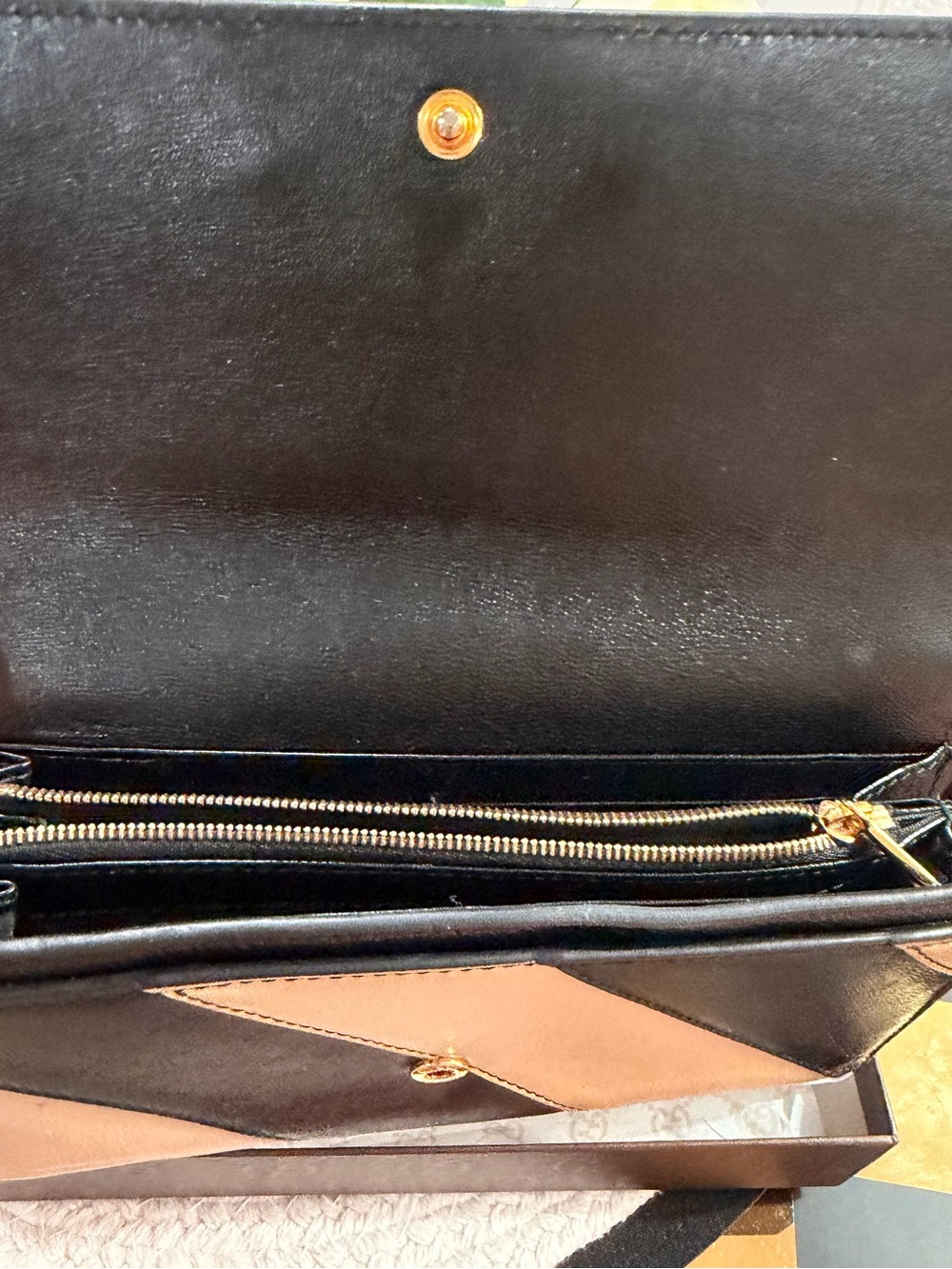 Gucci Zumi Black & Beige Diagonal Stripe Continental Wallet | Gucci Box - Picture 9 of 15